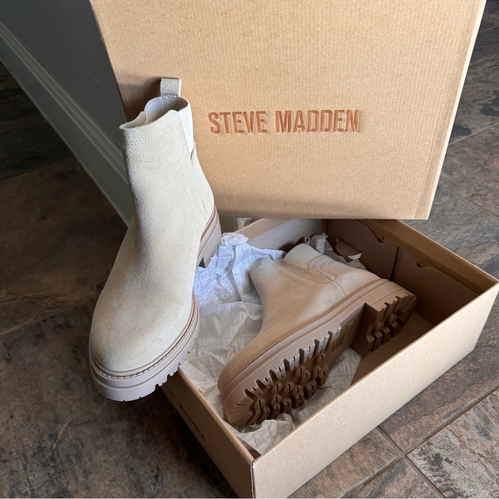 Steve Madden Moira Booty, Women’s Size 7, New in Box